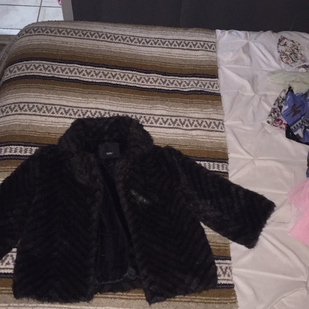 Furry jacket - Picture 3 of 3